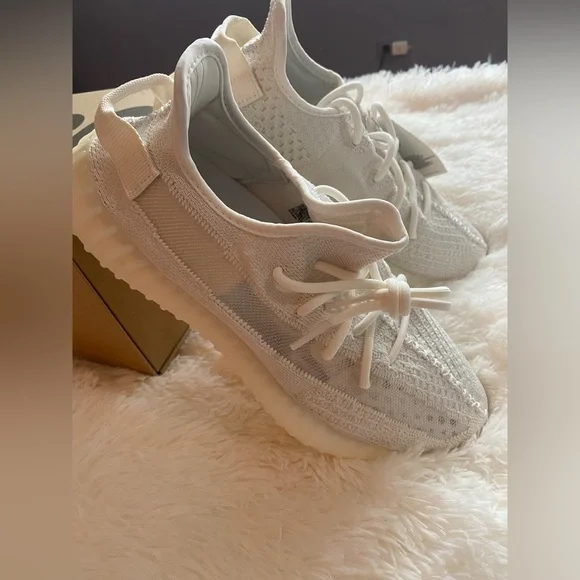 🆕 BNIB Yeezy Boost 350 V2 Bone color size 11 - Picture 3 of 7